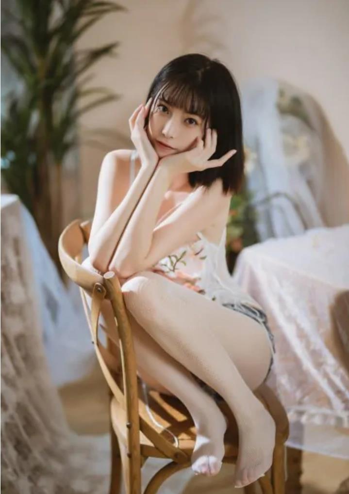 许岚LAN Cosplay黑丝开衩秘书写真图包视频资源合集下载 许岚LAN Cosplay黑丝开衩秘书写真图包视频资源合集下载